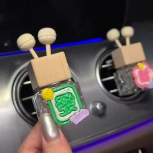 Advanced car fragrance Air conditioner Air outlet Fragrance Cute decorative accessories Car interior accessories perfume bottle Female