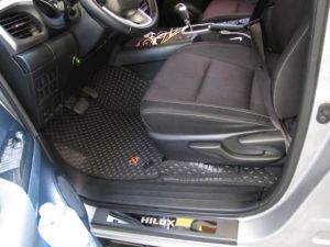 TOYOTA HILUX 2016 - 2026 BLACK LINER FULL MATTING V2