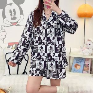 385 CCY ชุดนอนไหมอิตาลี อก 40 พิมพ์ลายการ์ตูนสุดคิวท์ แขนยาว ขาสั้น ผ้าลื่นใส่สบาย (สินค้าพร้อมส่งจากไทย)