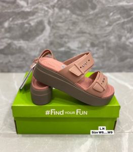 รุ่นBrooklyn Buckle Low Wedge รองเท้าแตะผู้หญิง รเสริมส้น ทรงสวย ใส่สบาย ไม่เจ็บเท้า (ไซส์.W6-W9(US) สีขาว