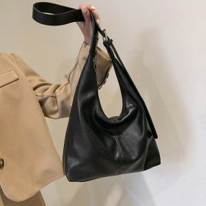 QJshop    Old school สุดกับประเป๋าสุดวินเทจ ทรง90มากๆ ใช้ได้ทั้งผู้หญิงและผู้ชาย จะสะพายข้างหรือคาดอกคือเข้าหมดจะแต่งตัวแนววินเทจหรือมินิมอลก็ได้ทรงนี้ เพราะมีหลากสีให้เลือกที่เหมาะกับตัวคุณ