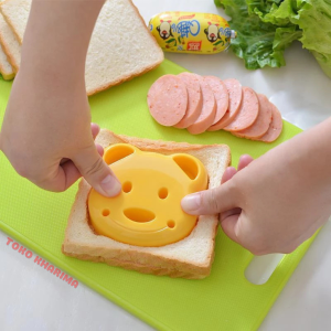 CETAKAN ROTI Pemotong Sandwich Cetakan Makanan Ragam Karakter
