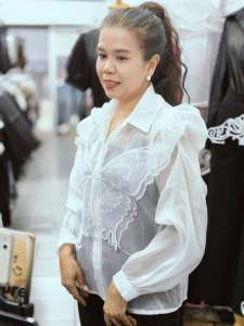 Butterfly[2360]  เสื้อผ้าแก้วชีฟองคอปกแขนยาวพองผ้าแก้วชิฟองแต่งดีเทลผีเสื้อระบายช่วงอก กระดุมผ่าหน้า ไฮโซ ดูหรู