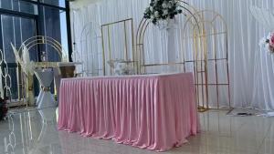 Burgundy Polyester Table Skirting for TablesWrinkle Resistant Pleated Ruffle Table Cloth for BanquetWeddingTradeBaby Shower