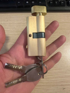 Củ khóa cửa tay gạtruột khóa kèm chìa thay thế cho khóa tay gạt cửa nhôm kính. cửa kính 7 x 3.2