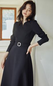 Đầm đen xòe dài tay dài cổ kiểu xẻ tặng kèm dây eo