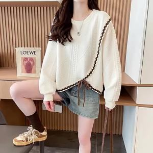 2026 Autumn Winter New Women Fashion Light Luxury Design Sense Irregular Slit T-Shirt Loose Small Short Design Sense Niche Tops2026