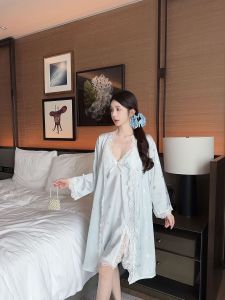 ชุดนอนผ้าไหมน้ำแข็งลายผีเสื้อสีเงินสำหรับฤดูร้อนใหม่   ชุดนอนผู้หญิงหรูหราพร้อมสายเดี่ยวแต่งลูกไม้เซ็กซี่ [ จัดส่งฟรี ]