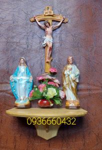 BỘ 3 TƯỢNG ĐỨC MẸ THÁNH GIUSE (áo xanh trắng và nâu) cao 30cm THÁNH GIÁ CHÚA 40CM (COMPOSITE) VÀ KỆ THỜ GỖ THÔNG 40CM