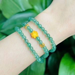 vòng tay nữ dáng chuỗi đá thạch anh dâu xanh tự nhiên mix charm sen vàng và charm bi cầu kim tiền vàng tây vòng tay đá phong thủy hợp mệnh mộc mệnh hỏa trang sức thiết kế đủ hóa đơn thẻ bảo hành