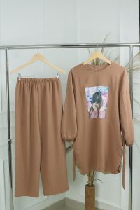 Pabrik Baju BTS SET Bahan CRINKLE APLIKASI SABLON (REALPICT) Setelan Wanita Jumbo Ukuran M L XL XXL Stelan Wanita Lagi Tren One Set Wanita OOTD HIjab 2 in 1 Celana dan Baju