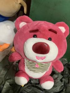 Thú Nhồi Bông Hình Chú Gấu Bơ Yếm Lotso Dễ Thương
