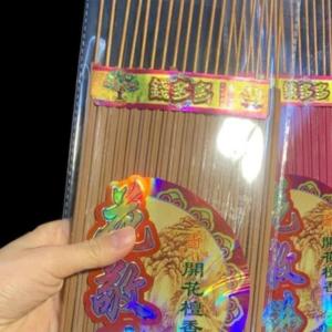 Nhang Hoa Vinh Phú Quý Nở Hoa 6 Cánh Màu Vàng Nâu Và Màu Đỏ Chiêu Tài Hút Lộc May Mắn Cho Gia Chủ