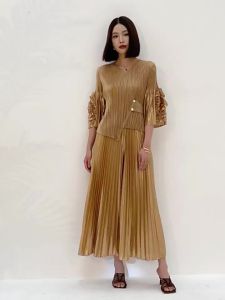 Women's Gilding V-neck Lantern Sleeve Two-Piece Set: A High-End Flower Design