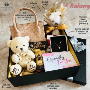 Kado Ulang Tahun / Kado Anniversary/ Hampers Ultah / Kado Ulang Tahun Cewek / Hampers Bunga boneka/ Hadiah Ultah