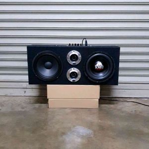 ลำโพง bluetooth พร้อมฟัง ดอกซับ 8 นิ้ว (1 ดอก) ดอกกลาง 8 นิ้ว (1 ดอก) ดอกแหลม 4 นิ้ว (1 คู่) หุ้มกำมะหยี่สวยงาม สามารถเชื่อมต่อ Bluetooth /aux /USB ใช้ได้ทั้งไฟ 12 /24 /และไฟบ้าน