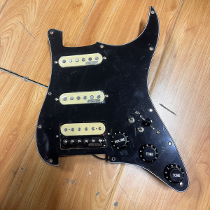 Prewired Loaded Guitar Stratocaster Pickguard SSH Pick Guard Wilkinson Alnico 5 Pickups Coil Splitting Switch for Fender Electric Guitar Part Replacement