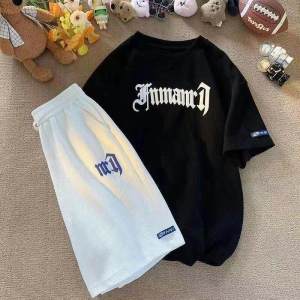 เสื้อเซ็ตผู้ชาย เสื้อผู้ชาย กางเกงขาสั้นผู้ชาย (สี น้ำเงิน ดำ ขาว+กางเกงขาสั้น)ผ้าเนื้อดีพิมพ์ลายตัวอักษร