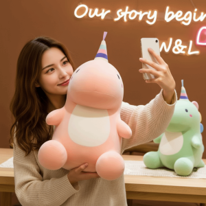 HCHC MALL Thú nhồi bông mềm mại Đồ chơi nhồi bông khủng long Thiết kế dễ thương Phong cách Kawaii Búp Bê Khủng Long Khủng Long Kẹo Thú nhồi bông cỡ lớn Thú nhồi bông hoạt hình Trang trí nhà cửa