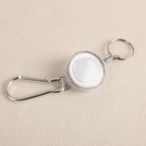 1ชิ้นที่คล้องเหรียญตราแบบติดกลับได้การ์ดชื่อไอดีสุดสร้างสรรค์ป้ายรีลที่ใส่กุญแจพวงกุญแจสีอุปกรณ์สำนักงานของขวัญทางธุรกิจ