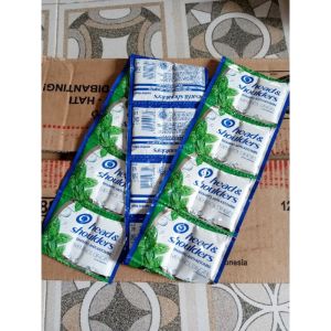 Shampoo / Sampo Head & and Shoulders Perawatan Rambut Sachet Renteng / Renceng 10 Gram x 12 pcs Varian Selembut Sutra / Smooth Silky Menthol Dingin / Cool Anti Bacterial / Bakteri Lemon Segar / Fresh