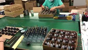 [MS] Xiaduobao ลำโพงบลูทูธทรงกระบอกกำลังสูงพร้อมใบรับรองที่สมบูรณ์สำหรับเครื่องเสียงพกพาขายส่งข้ามพรมแดน