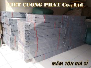 Mâm tôn Rộng 40cm. Nhiều quy cách: 40x60 40x80 40x100 40x120. Mâm dùng để lắp Kệ V lỗ - Kệ kho chứa hàng