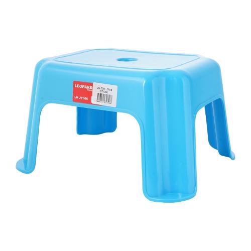 How to Match Plastic Bar Stools to Your Interior Design Style