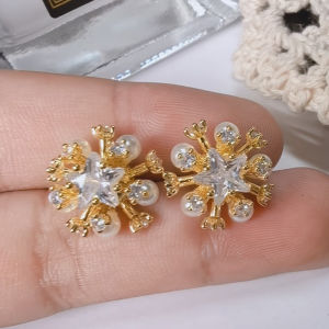 Fashionable Ring Gift 耳钉精致锆石珍珠耳钉女 新款洋气简约设计复古风绣球耳环耳饰