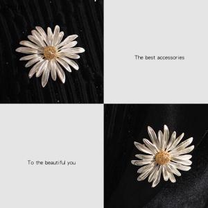 🎁【Special price】Dolity เข็มกลัดแฟชั่นลายดอกเดซี่โมริสำหรับเด็กผู้หญิงกระเป๋าเป้สะพายหลังเหรียญตราดอกไม้เหมาะสำหรับแจ็คเก็ตเสื้อผ้าหมุดเคลือบช่อดอกไม้ของขวัญสำหรับงานเลี้ยง