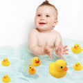 Mainan Bebek Karet Mainan Mandi Anak Bayi Balita 6 Pcs Bebek Berenang Bisa Bunyi Baby Bath Toys. 
