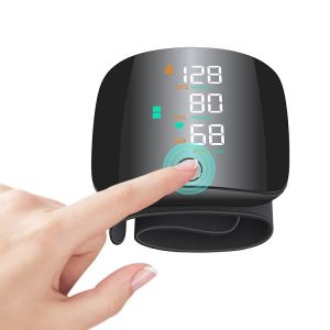 Rechargeable Digital Wrist BP Monitor Accurate ±3mmHg May Voice Broadcast para sa Matatanda