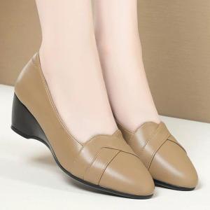 New Soft Leather Wedge Heel WomenS Shoes For Mothers Non-Slip Spring And Autumn Leather Shoes For Middle-Aged And Elderly Women
