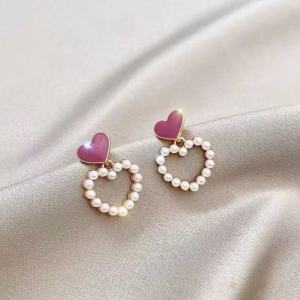 ต่างหูห่วงคริสตัลรูปหัวใจ ต่างหูมุกปัดหัวใจ รูปหัวใจทรงเรขาคณิต หัวใจพีชแดงน่ารัก ก้านต่างหูเงินแท้925 ดีไซน์แฟชั่น ไม่ดำไม่ลอกสี SS17