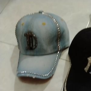 Topi Wanita 100% Import: Gaya Olahraga & Desain NY Supreme