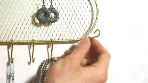 Wall Earring Storage Rack Decorative Cloud-shaped Earring Storage Box with Hanging Hooks Suitable for Earrings Necklaces