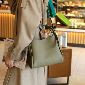 Simple bucket bag made of top-grain cowhide a stylish handbag and shoulder bag for women