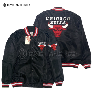Jaket Varsity Chicago Bulls Mitchells Ness Tag & Label