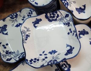 DĨA VUÔNG GỐM SỨ HỌA TIẾT CÁ CHÉP  HOA SEN  - 18CM