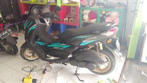 Stiker Nmax Hitam Variasi 2021 & Cutting Sticker Bahan Oracal