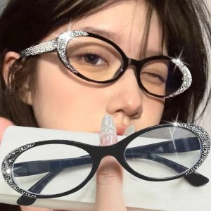 แว่นตาประกายเพชรทรงรีสำหรับผู้หญิงแว่นตาเซ็กซี่แบบหรูหราขนาดเล็กแว่นตาตาแมวเล็กแว่นตาย้อนยุค Y2K อ่านหนังสือสีฟ้าปิดกั้นได้