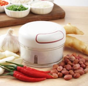 DỤNG CỤ XAY TỎI ỚT KÉO DÂY TIỆN LỢI DÙNG TRONG NHÀ BẾP