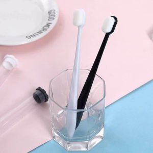 Hộp 8 bàn chải lông mềm kèm rơ lưỡi cao cấp / Hộp 8 chiếc bàn chải đánh răng 2 in 1 có đầu rơ lưỡi tiện dụng vệ sinh răng miệng nhanh chóng