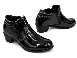 Black patent ankle boots with side zippers and block heels.pdrm kasut wanita