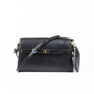 PLAYBOY รุ่น AVA TOP-FLAP Baguette Bag กระเป๋าสะพายข้างผู้หญิง รุ่น ST-B253PB622 ดีไซน์ทรงบาแกตต์ มีฝาพับด้านบน แถมฟรีCoin bag charm มี 2 สี สีBlack BunnyและVanilla Bunny
