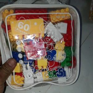 Một bộ giỏ ráp đa năng blocks hoặc Bricks bằng nhựa có nhiều chi tiết