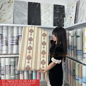 cuộn xốp dán tường hoạt hình dài 2m8 rộng 50 cm mặt sau có sẵn keo dán cho tường phẳng mịn và láng nhẵn