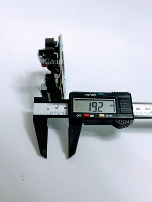 100n049
