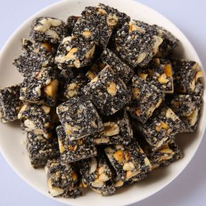 Peanuts crisp nuts sesame peanut nut crisp black sesame cake jujube walnut snacks 芝麻花生酥
