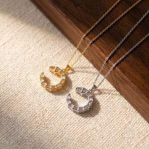 Fashion necklace pendant - Luxury and exclusive small-scale collar chain accessory 欧美 蛇形项链女铜镶锆吊坠高级感镀金小众设计锁骨链饰品